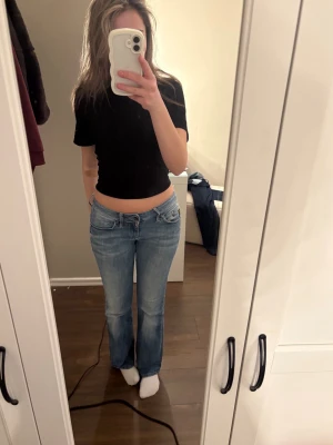 Low waist bootcut jeans från G-Star - Säljer dessa sjukt snygga Low waist bootcut jeansen som är vintage från G-Star. Storlek: W 28 L32.Jeansen är i mycket bra skick! 