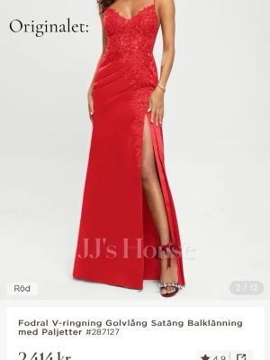Röd lång klänning från JJ’s house  - Använd bara en gång men inga skador eller fläckor ser helt nytt ut  Storlek EU36 som ni se på bilden  Original pris 2414 men säljer för 1200kr  Kan alltid sänka priset så skriv♥️