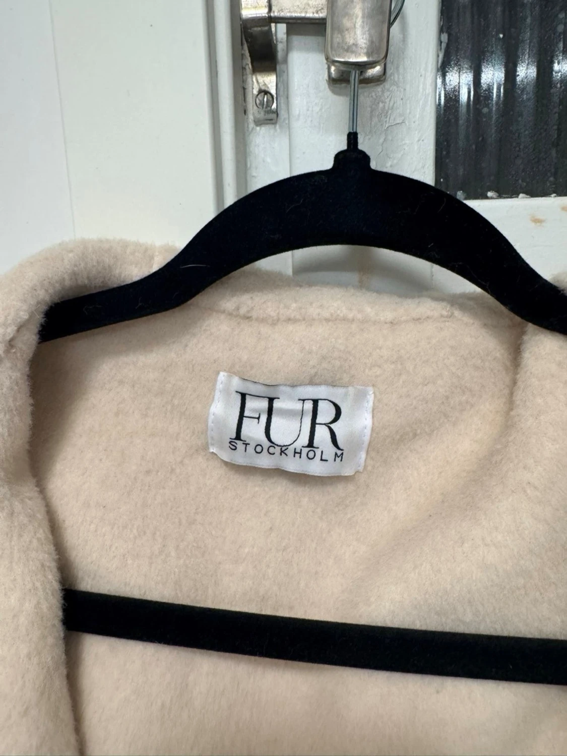 Beige kappa med fuskpäls från FUR - 3