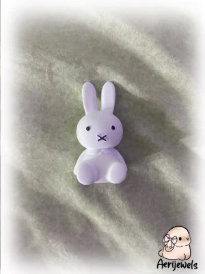 Miffy figur - Skriven av mig och min pappa på våran 3d skrivare🫶🏼 ca 8-9 cm lång! Vid köp av fler kan man få rabatt:)) (fler finns i lager) #coquette #anime #kpop #deco #kawaii #trinket #studioghibli #shoujo #manga #emo #alt #cute #grunge