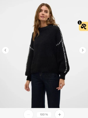 Svart stickad tröja  - Säljer en jätte fin stickad tröja från Vero Moda i storlekn S❤️ aldrig använt! Nypris 599