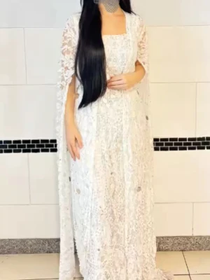 Vit lång spetsklänning - Säljer en elegant vit långklänning med spetsdetaljer . Kurdiska kläder 