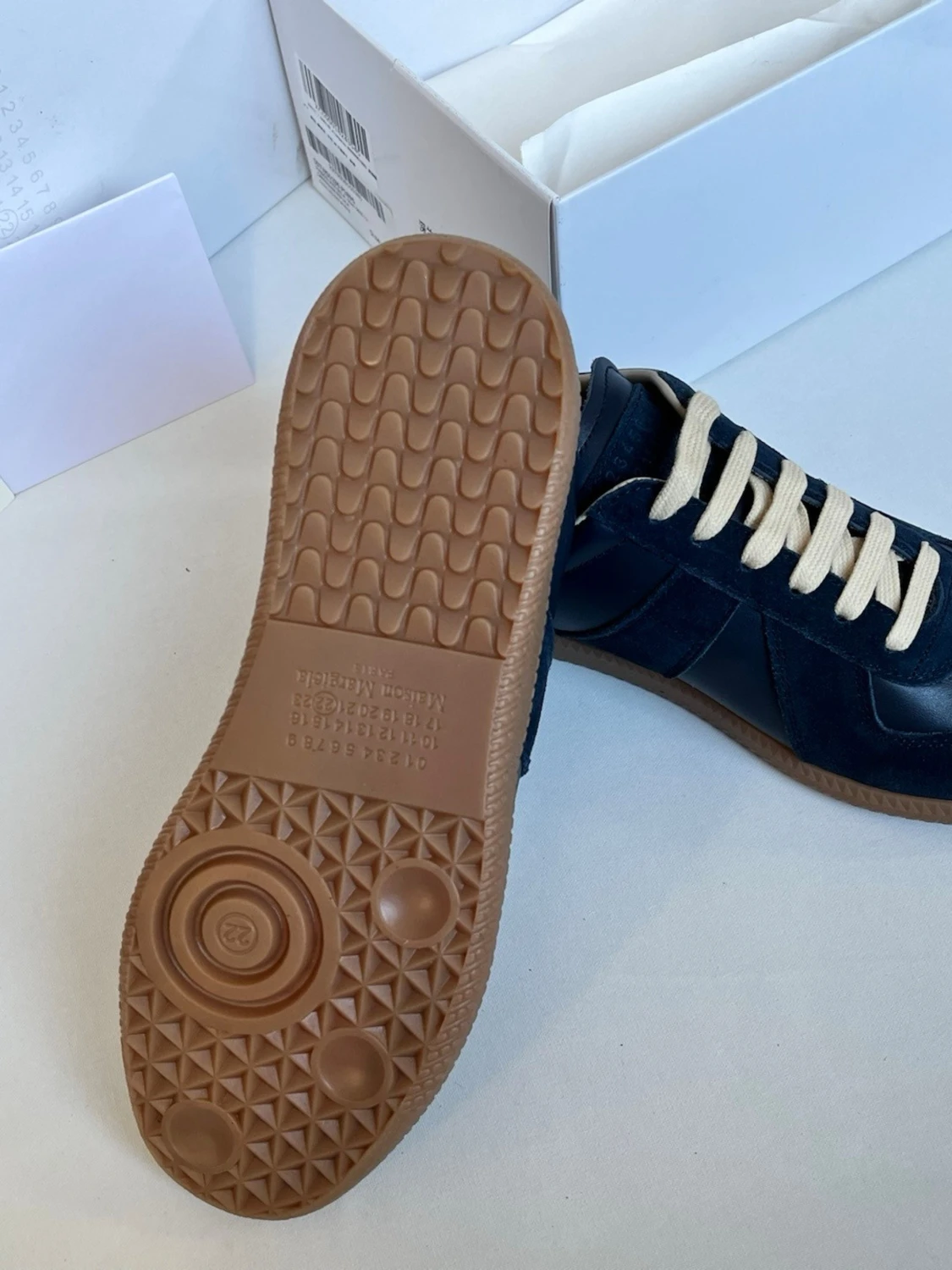 Marinblå sneakers från Maison Margiela - 6