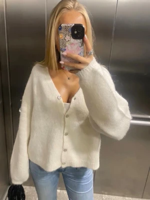 Kofta - Storlek XL men passar mig som använder m, liten i storlek! 