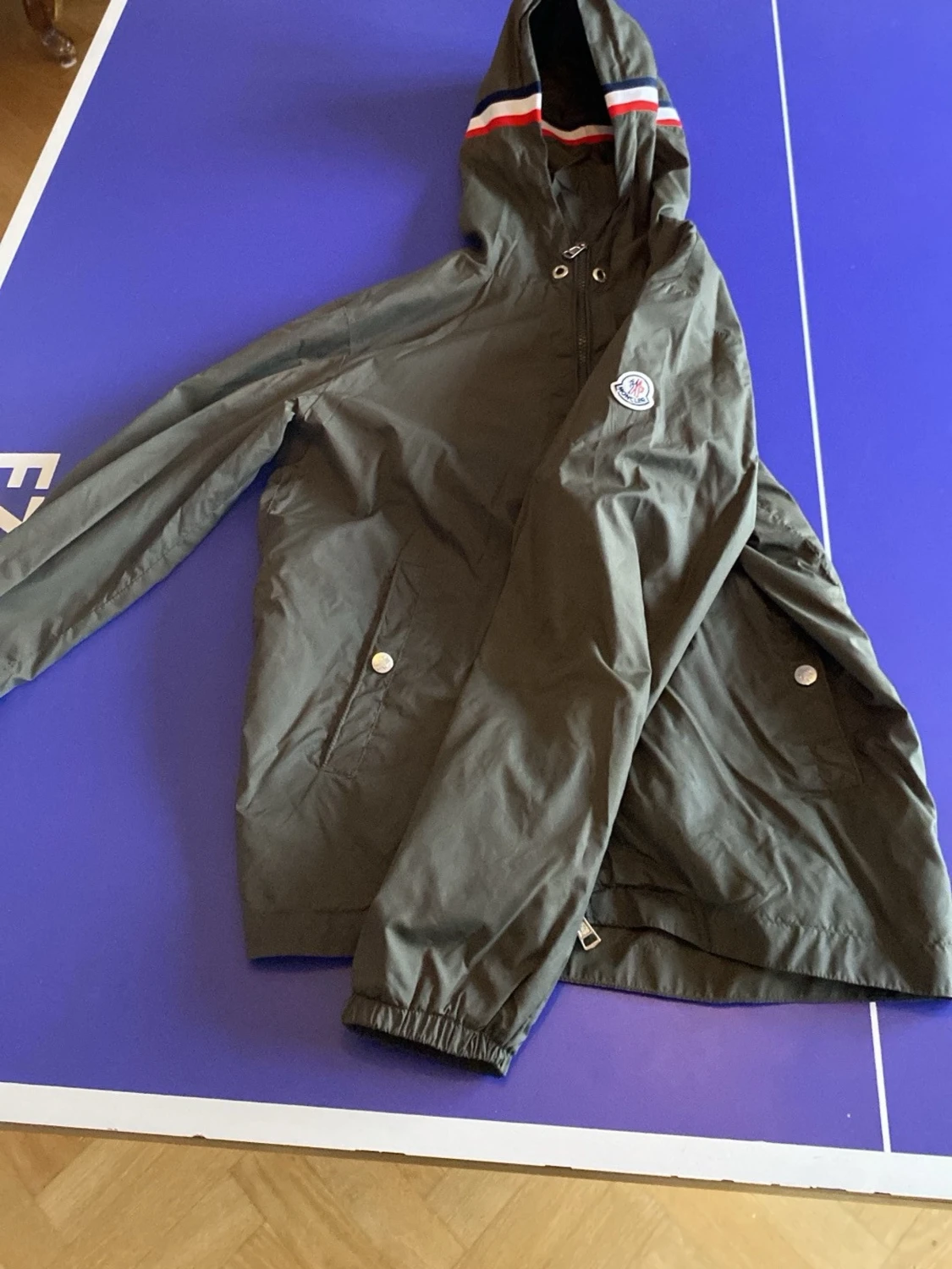 Grön Moncler vindjacka med huva