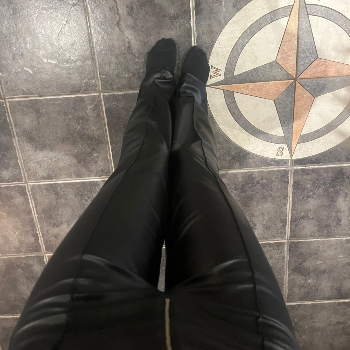 Lågmidjade skinnbyxor  - 4