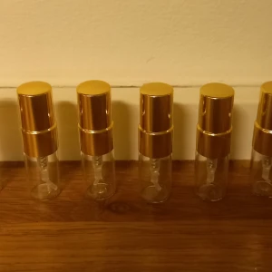 Essnce splitpaket  - 4 stycken 2 ml glasdekanter med spray ✨️Välj bland dofterna på listorna bland bilderna ❣️