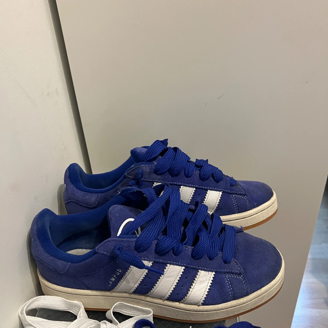 Blå Adidas Campus sneakers mocka - 3