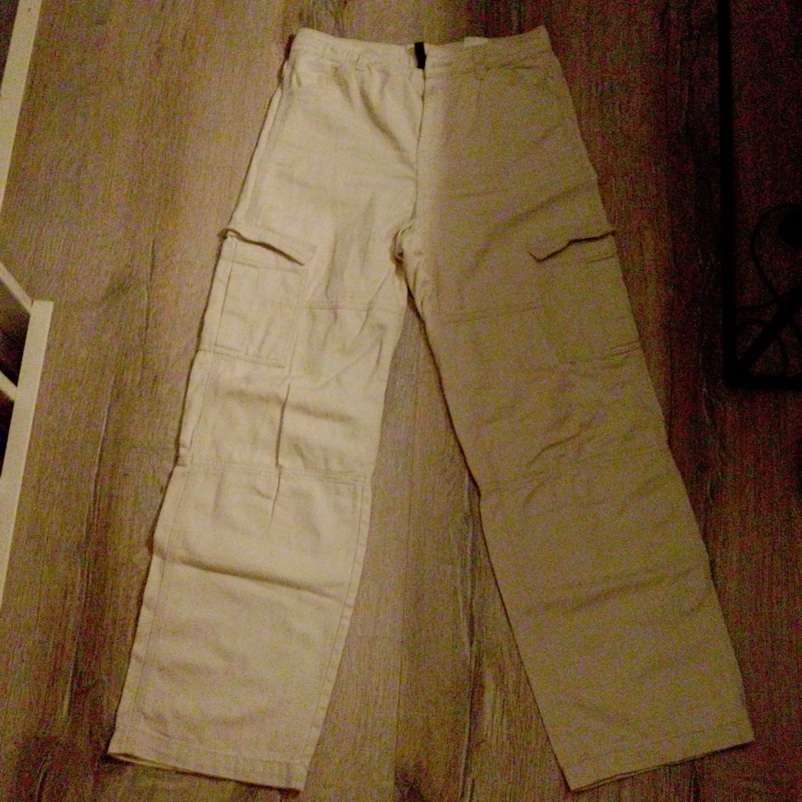 Beiga cargobyxor från H&M Divided