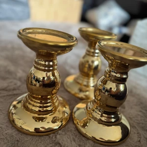 Block ljus hållare - Fina block ljus hållare i guld- 150kr för alla 3 eller 1st 59kr