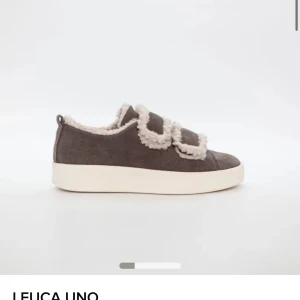 Leica Uno skor - Skor från Duffy helt oanvända säljer då de var för små för mig. Lik iniukkis sneakers 🍂