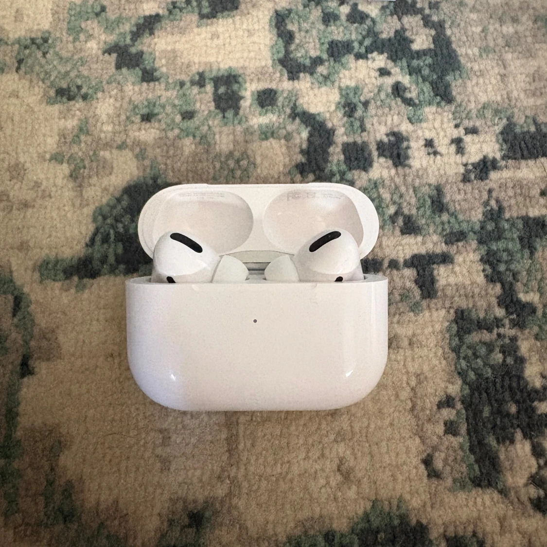 AirPods Pro (1:st generation) - 2