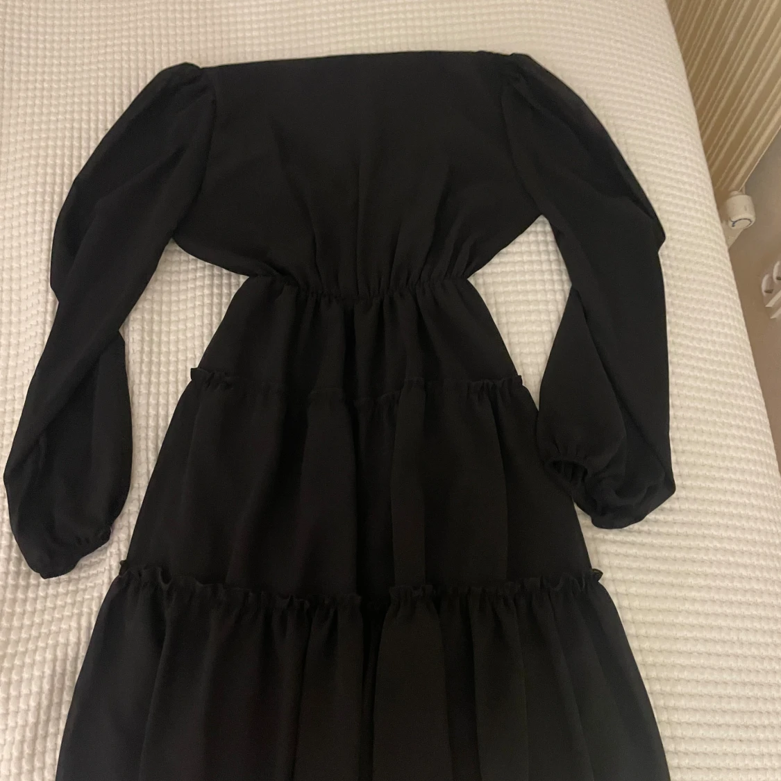 Svart knä långklänning från DesignBySi - 2