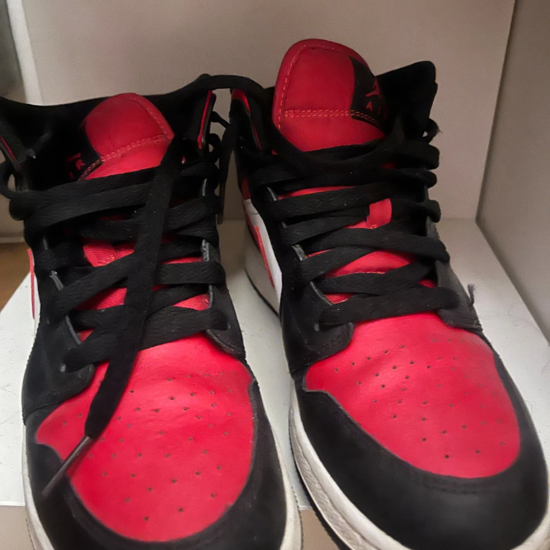 Nike Air Jordan 1 svart/röd/vit - 1