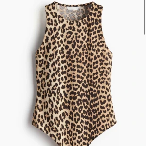 Leopardmönstrad ärmlös linnetopp - Slutsåld hm body, använd 1 gång💗