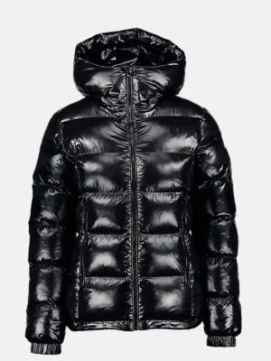 Svart pufferjacka med huva - Säljer en svart, glansig pufferjacka som är prefekt för vinter. Den har använts 1 gång, lappen sitter inte kvar men den är helt ny. Pris kan diskutera, skriv för egna bilder på jackan💗