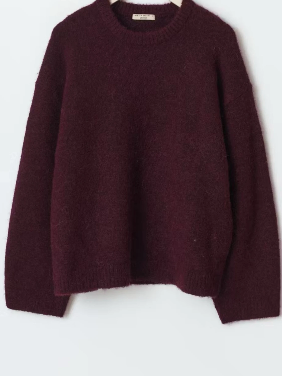 Vinröd stickad tröja från Gina Tricot