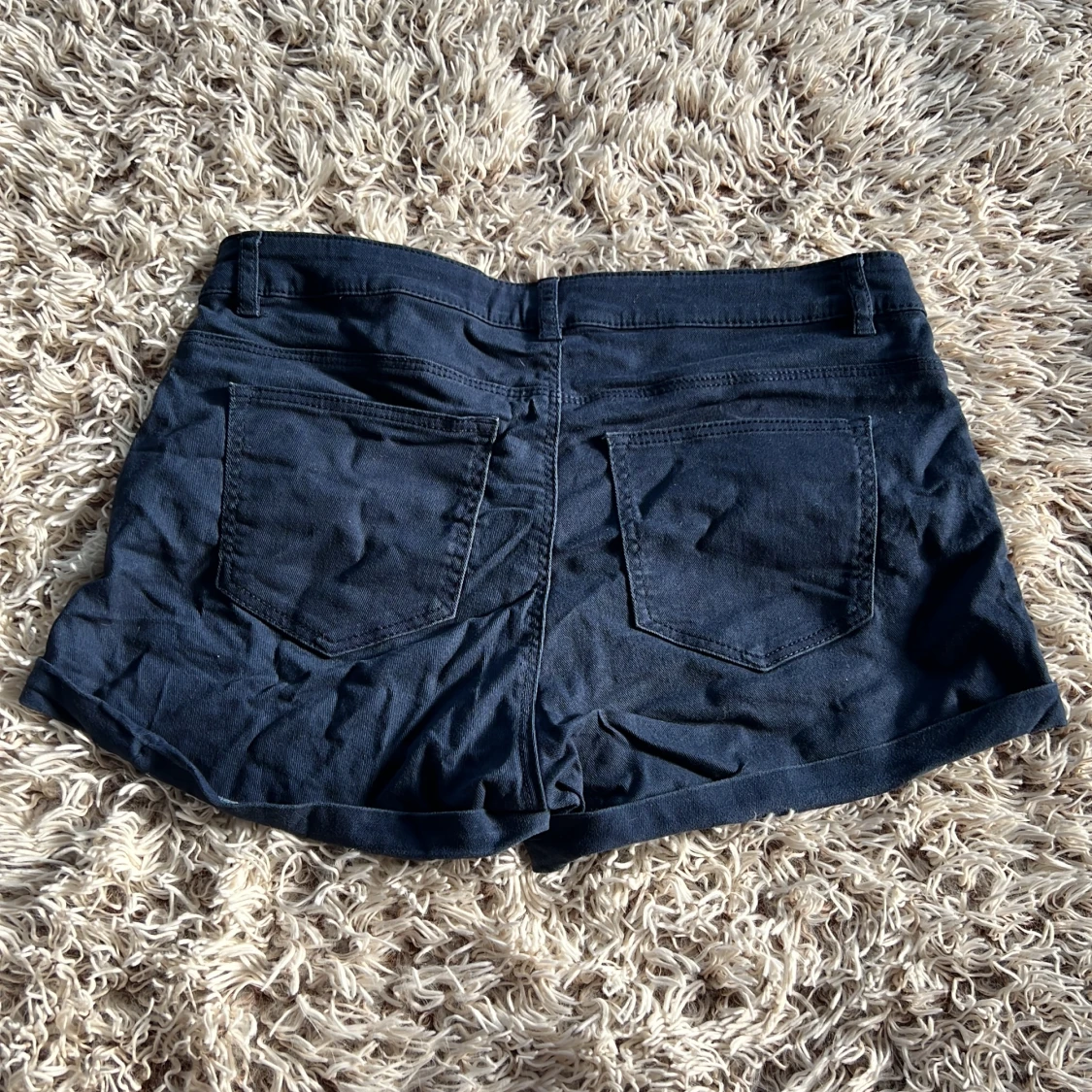 Mörkblå shorts från H&M, strl 36 - 90