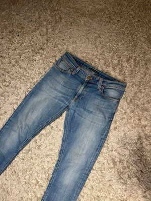 Nudie jeans slim fit herr - Nudie jeans sitter slim fit med snygg wash. Mycket bra skick, inga defekter. Storlek w30 L32, postas antigen samma dag som köp eller dagen därpå🙌💯