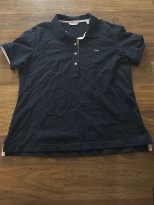 Gant T-shirt/shorta - Enkel, gullig T-shirt/shorta som även passar M i storleken.