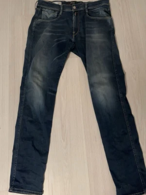 Replay hyperflex - Säljer ett par replay hyperflex i storlek 34/32 bra sick passar till allting!