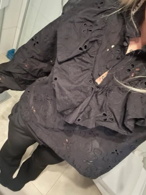 Zara blus - Såå himla söt blus ifrån Zara, jättefina detaljer, i storlek s