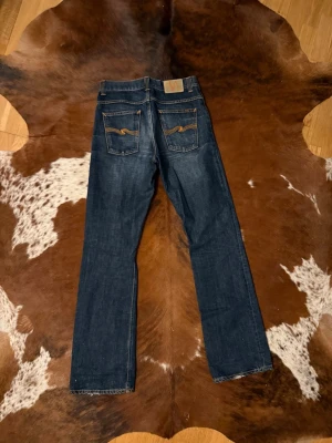 Vintage Nudie RegularRalf - Tjena! Säljer dessa riktigt feta Nudie Bootcut jeans, byxorna är i fint skick och är i modellen RegularRalf, W30/L34, hör av dig vid funderingar!🙌