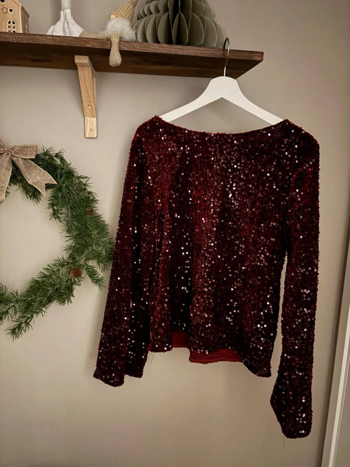 Vinröd paljettblus med rosett från Pieces - 1