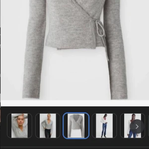 Grå omlott kofta med knyt - Snygg grå omlott tröja från gina. Passar perfekt nu till vintern. Säljer av att den inte kommer till någon användning ❤️Ni får gärna fråga om bilder.