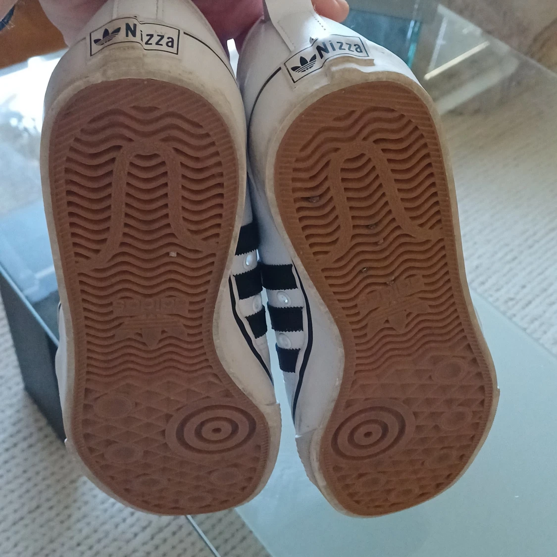 Adidas Nizza vita sneakers med svarta ränder - 1