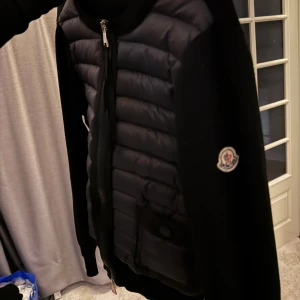 Moncler cardigan  - Snygg jacka/kofta!!