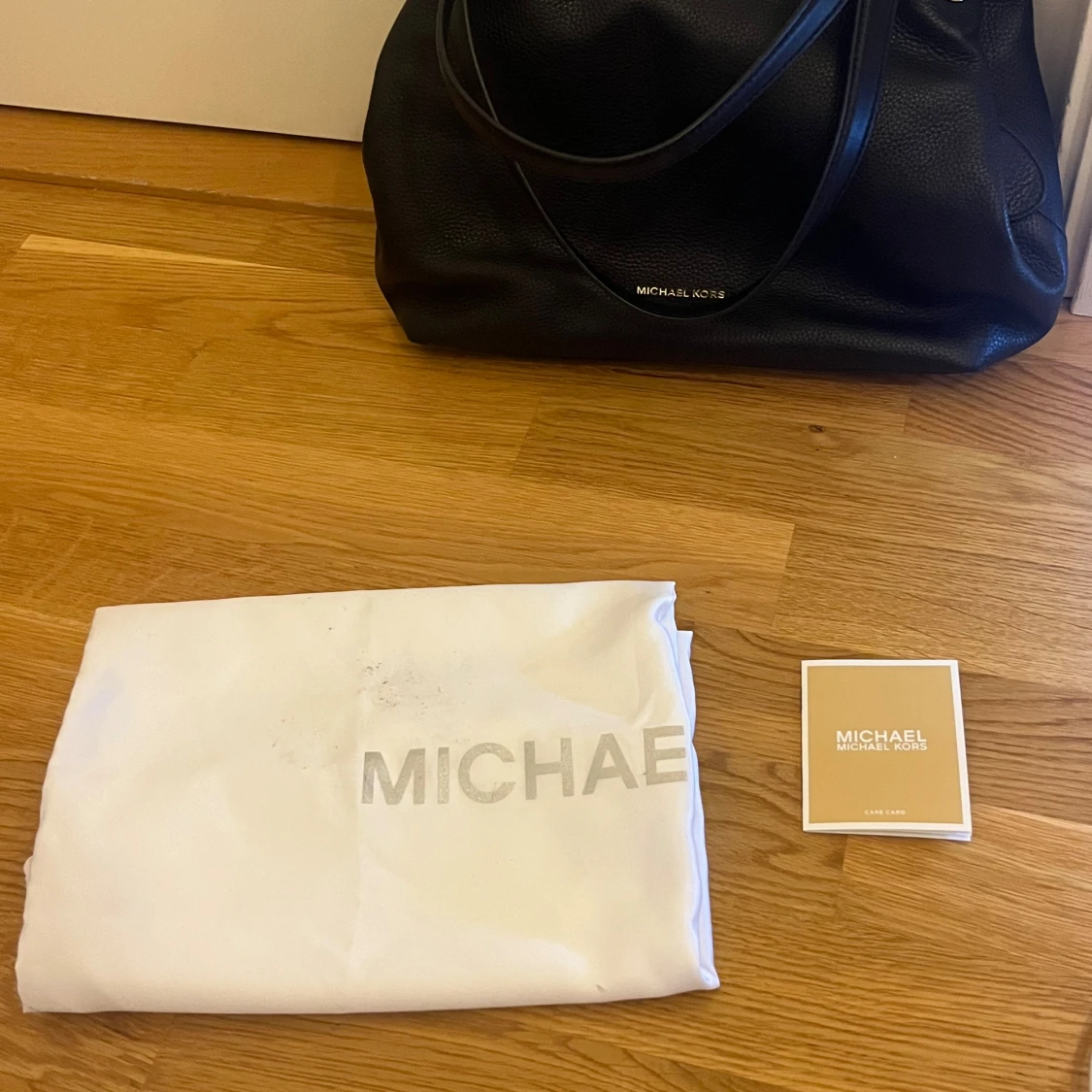 Svart axelväska från Michael Kors - 3