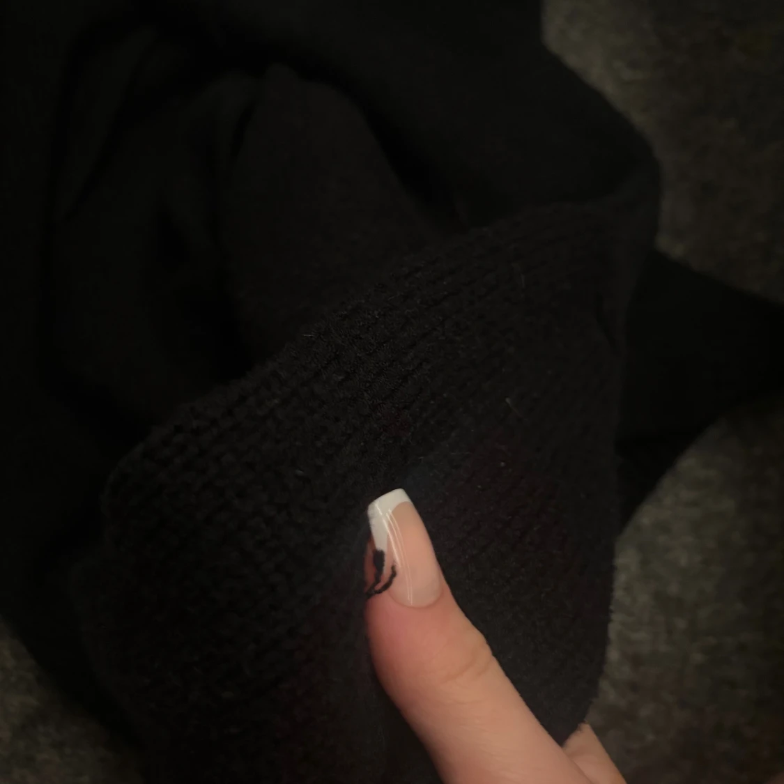 Svart stickad hoodie från Zara - 2