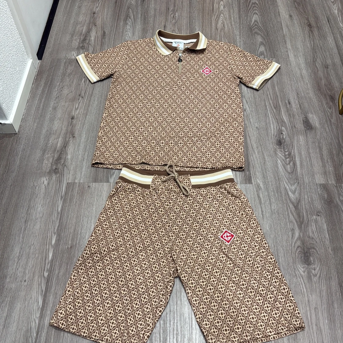 Bruna mönstrade pike & shorts från Casablanca