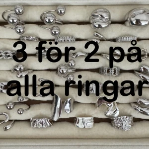 3 för 2 - Just nu får du 3 ringar för priset av 2! Perfekt till dig som vill mixa olika stilar och färger på fingrarna. Välj bland alla våra ringar och skapa din egen vibe.. ( Pris varierar 89kr - 99kr - 119kr - 129kr  styck pris ) 