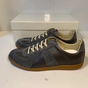 Maison margiela gats grå - Ett par superfeta gats i storlek 43, box och dustbags fås med, skickar samma dag!