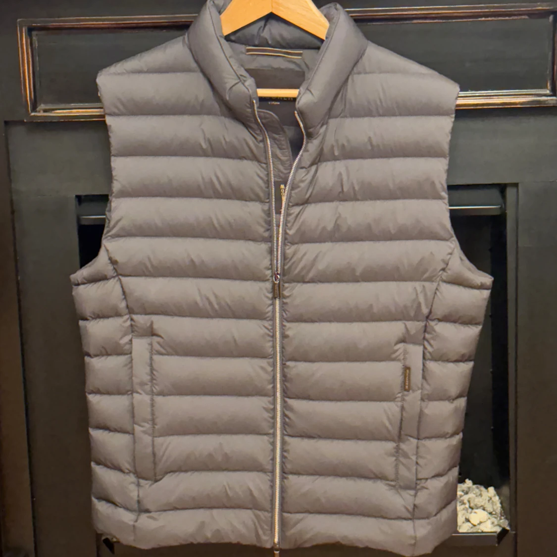 Grå dunväst från MooRER Verona