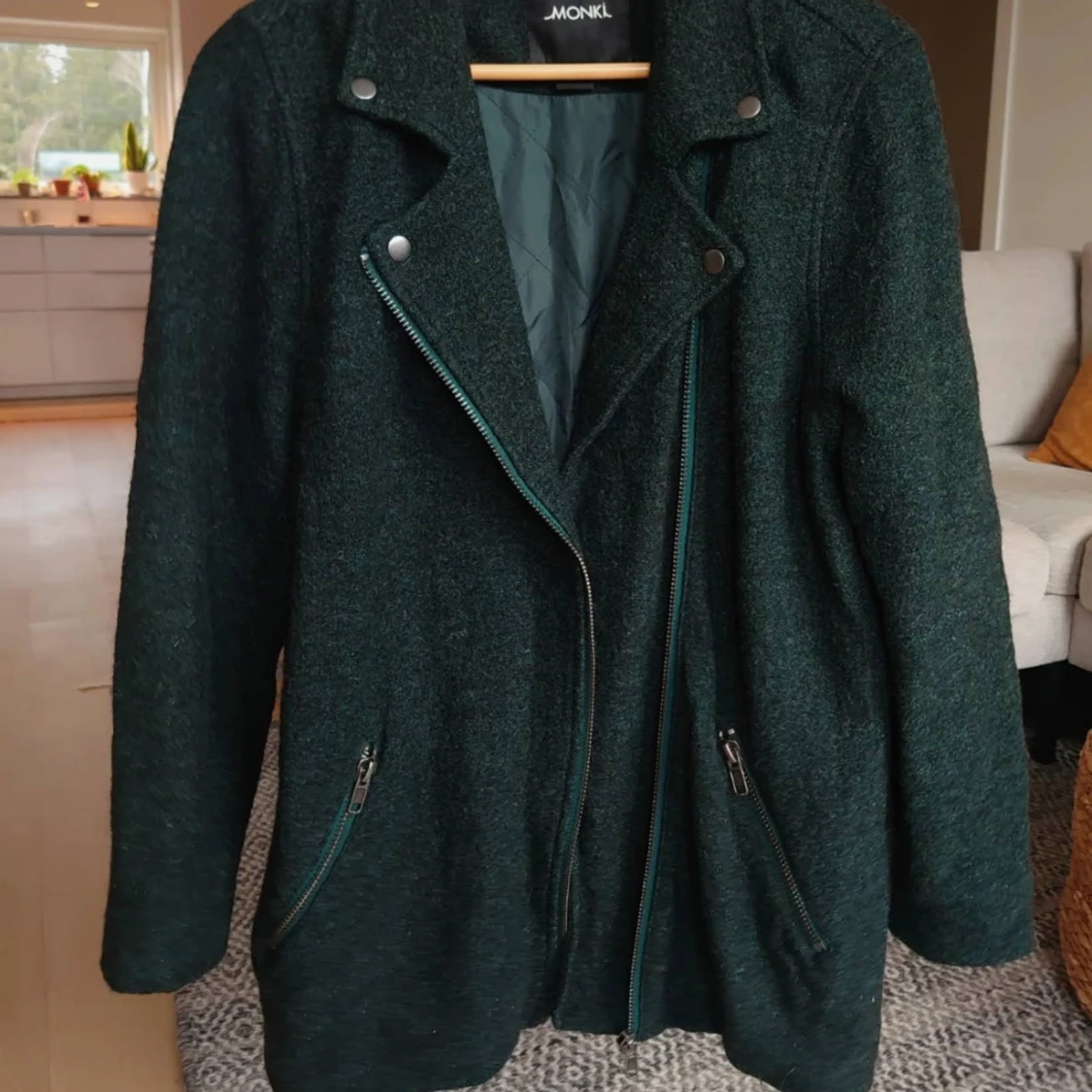 Mörkgrön ulljacka från Monki i stl S/M - 2