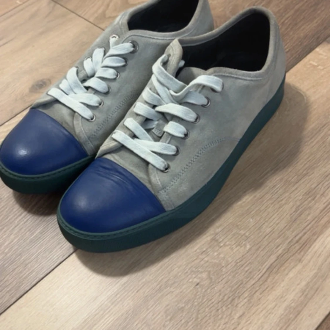 Lanvin sneakers i mocka och blått skinn - 2