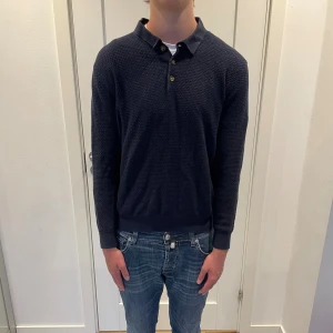 John Henric tröja  - Säljer nu denna John Henric tröja, skriv för fler bilder/frågor🙌🏼