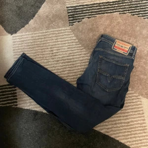 DISESEL JEANS - Knappt använda Diesel Jeans. 32W 32L