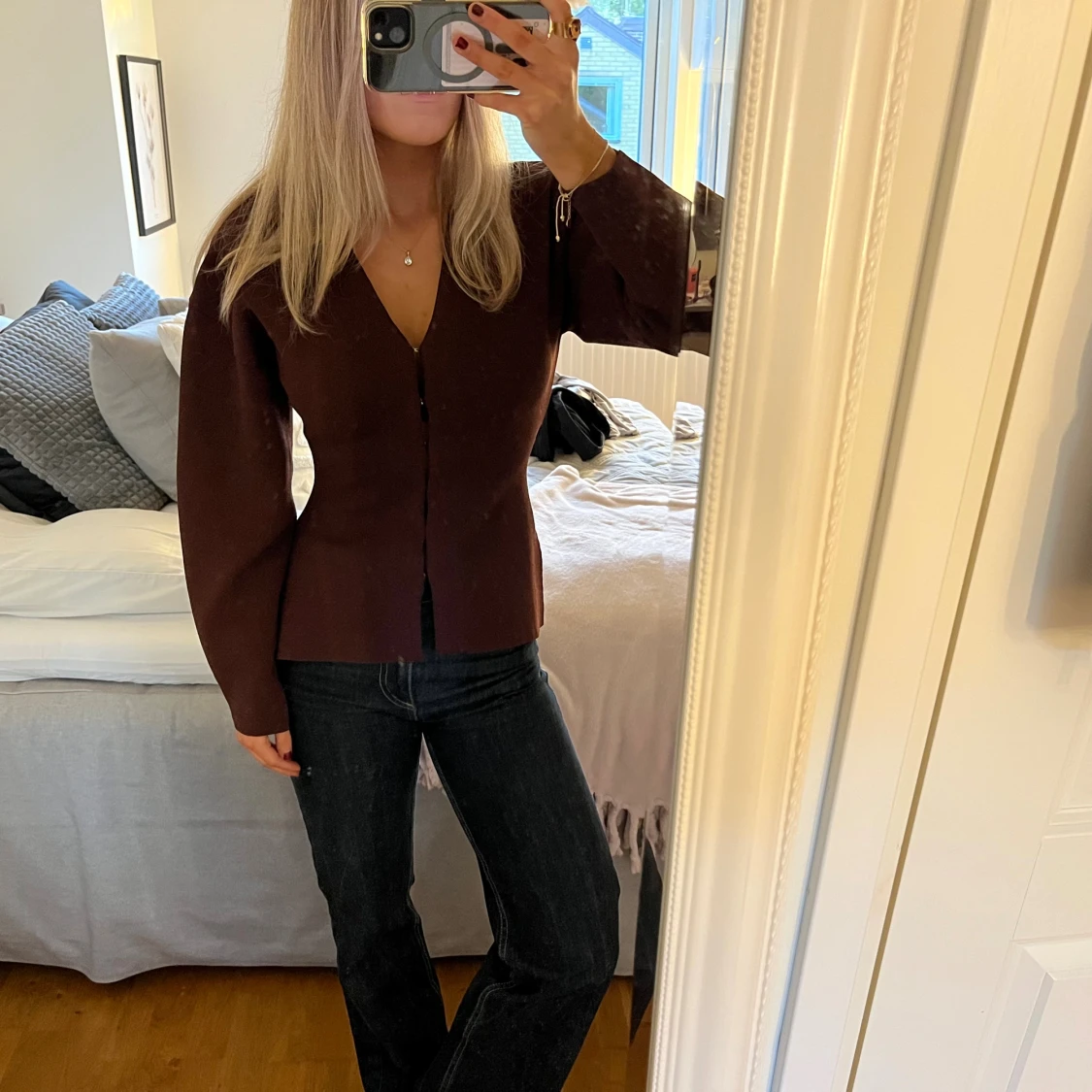 Mörkbrun kofta med v-ringning - 1