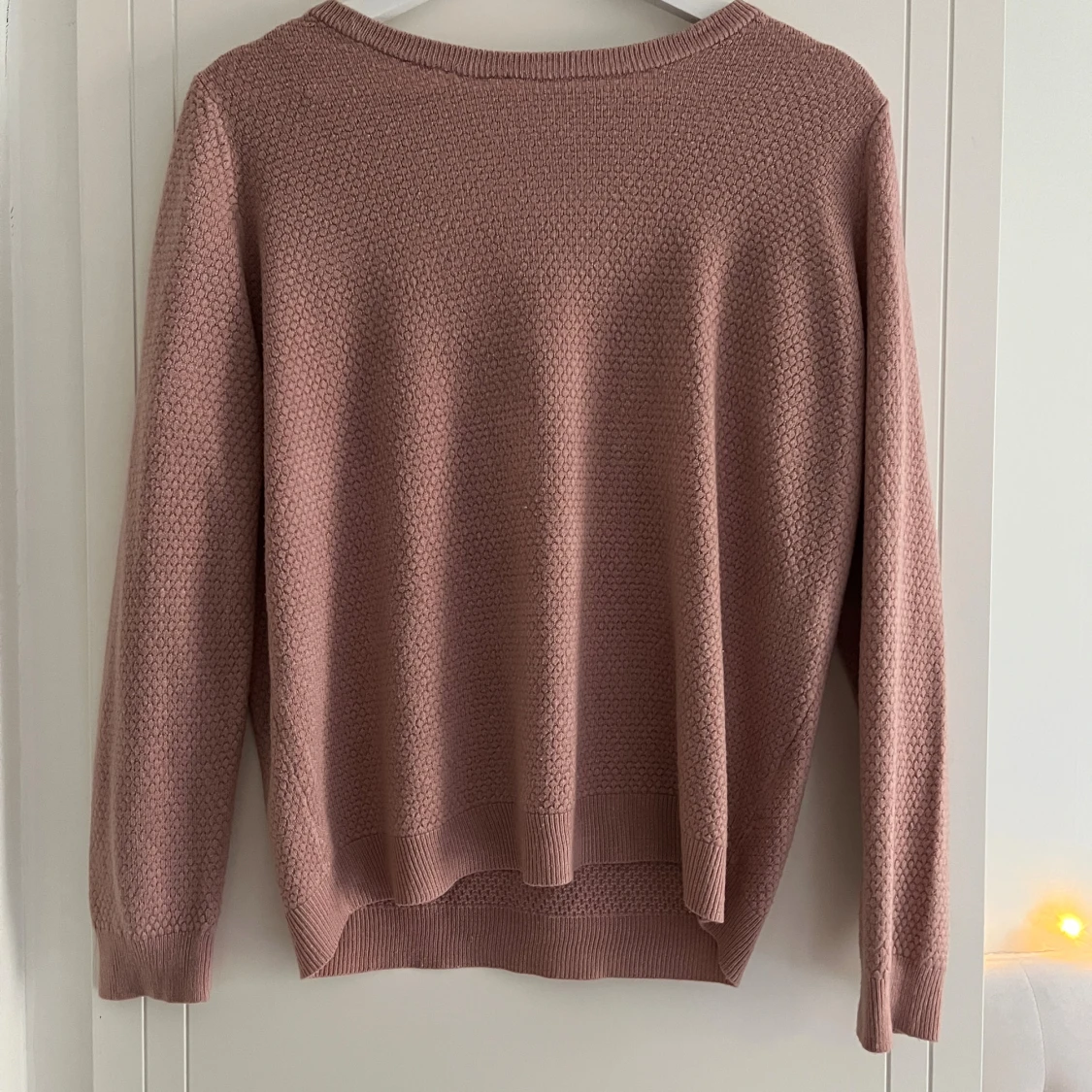 Rosa stickad tröja med struktur