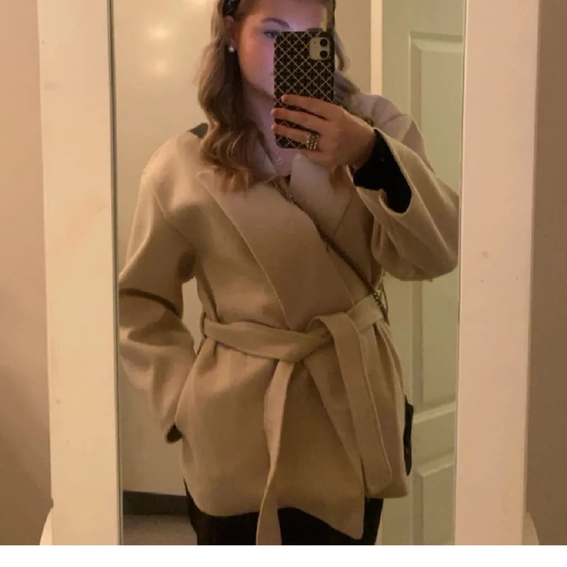 Beige omlott kappa med bälte