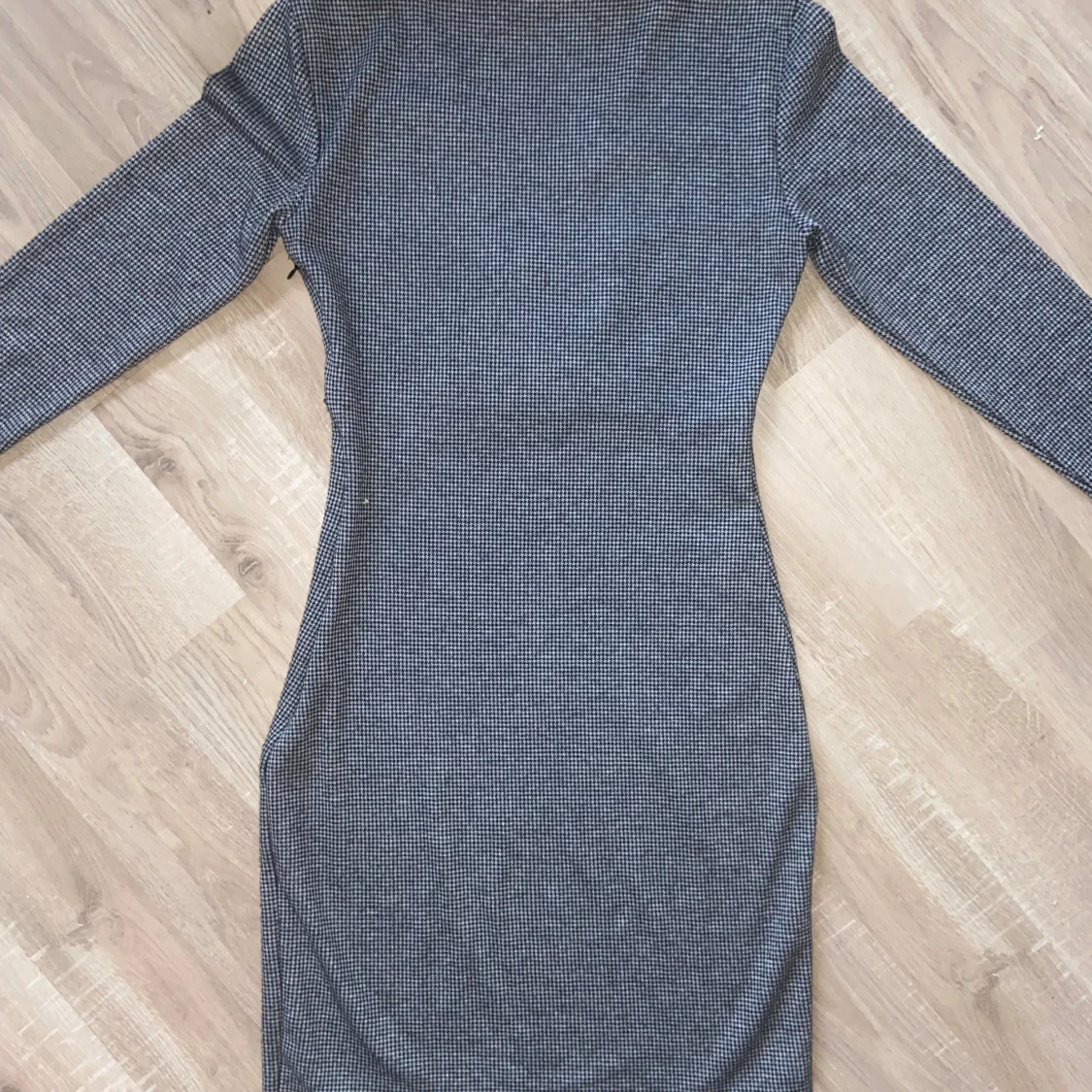 Grå omlottklänning från Mango - 2