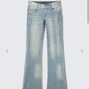 Cheap monday jeans - Säljer ett par jeans från weekday 💕 de är i storlek 27/32💕 kom privat för fler bilder!! Använda ett fåtal par gånger