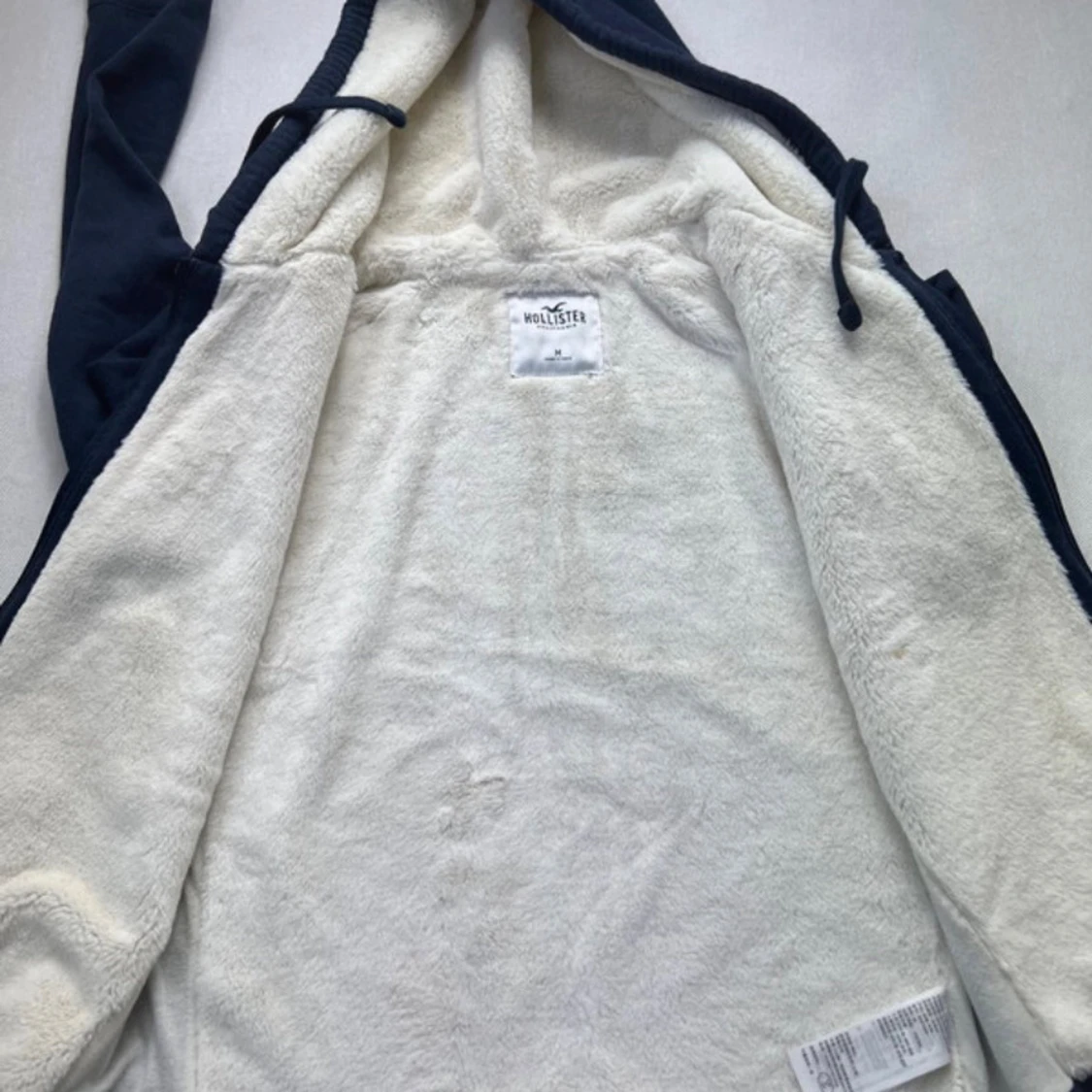 Marinblå hoodie från Hollister - 1