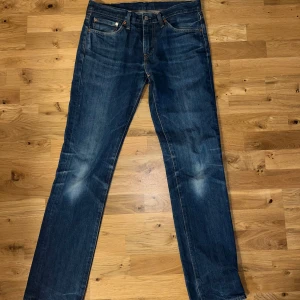 Levi's 511 jeans blå W32 L34 - Skit sköna Levis brallor med en skit go wash. Byxorna har använts sparsamt och har 0 tecken på användning. Pris går såklart att diskutera! 😇