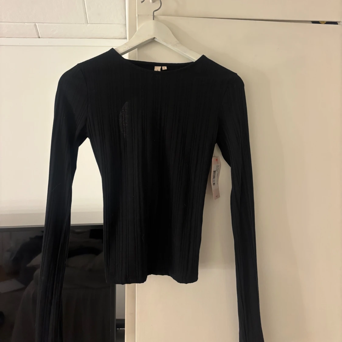 Svart ribbad långärmad topp med öppen rygg - 1