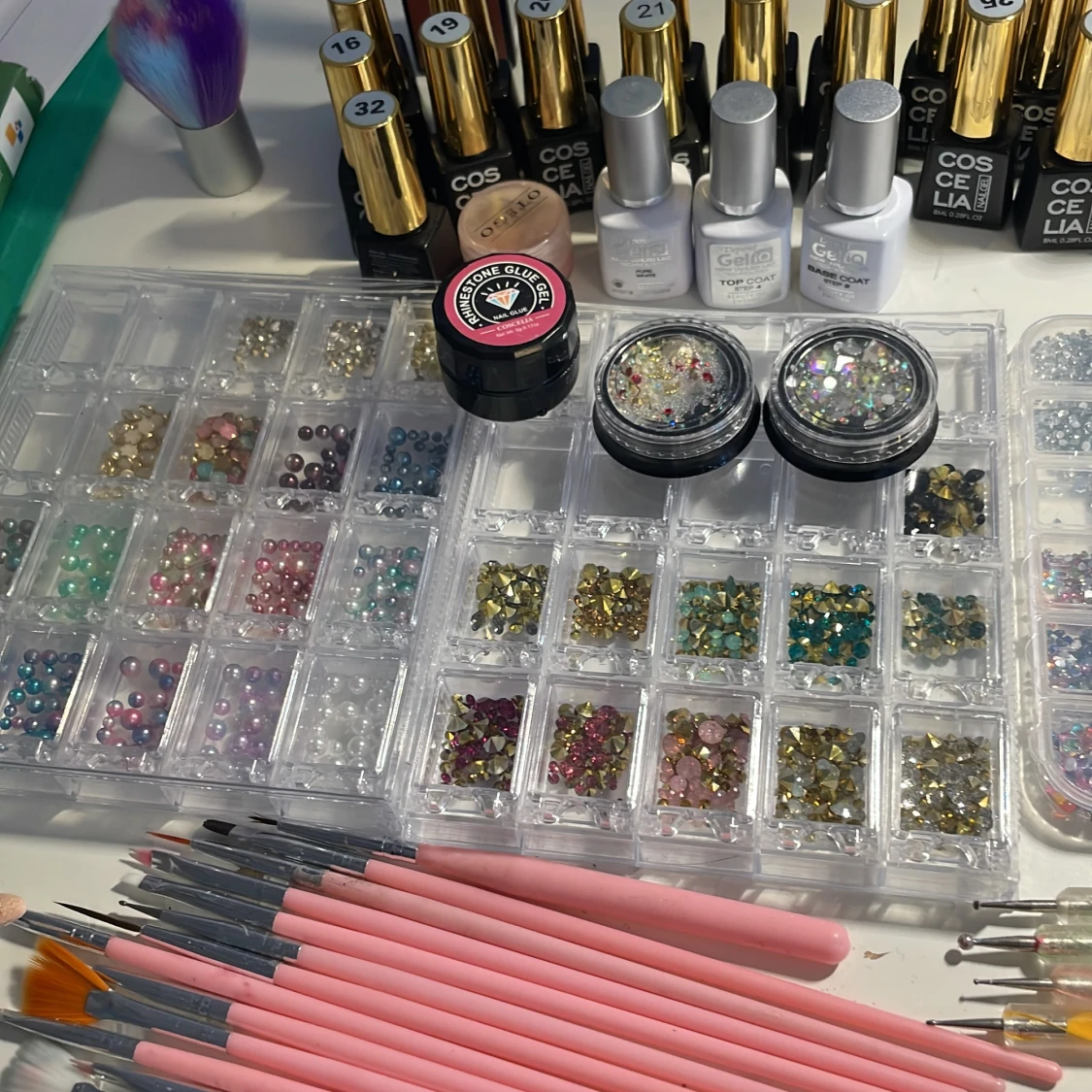 Stort nagelkit med dekorationer och gel - 1